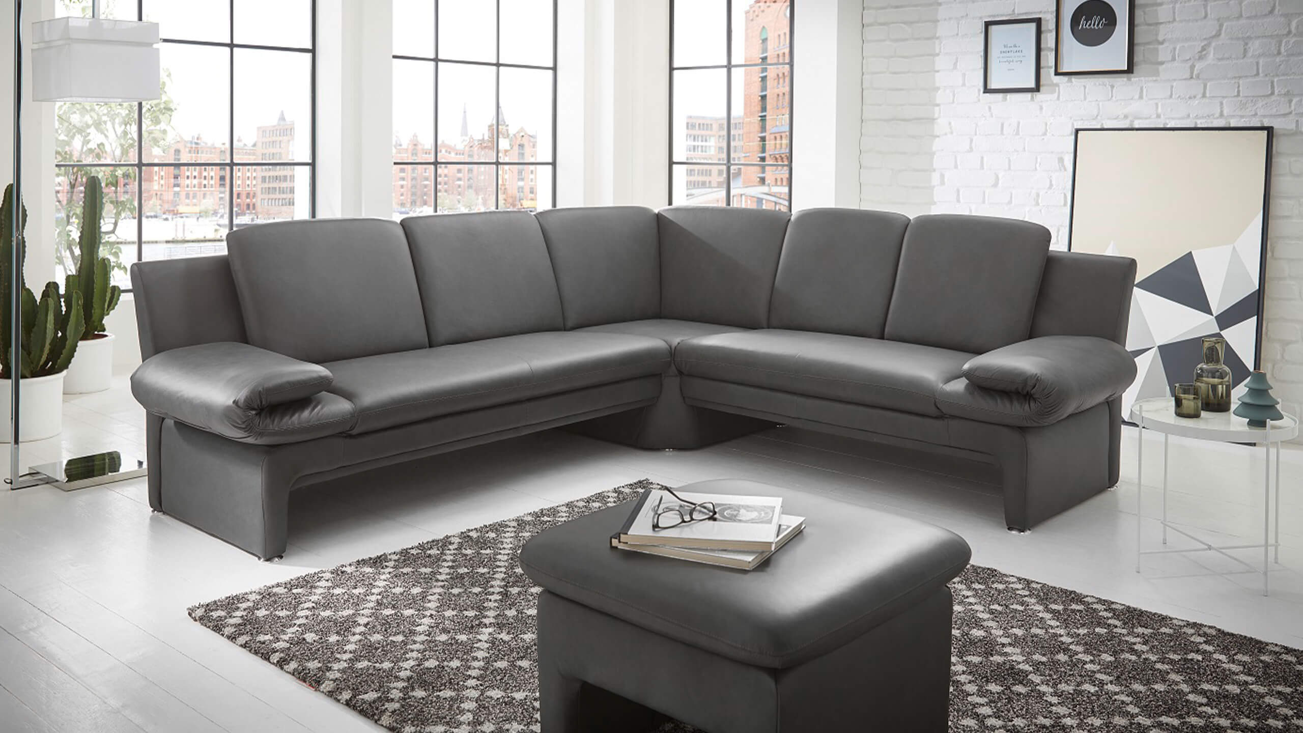 Paloma Hocker im Wohnambiente