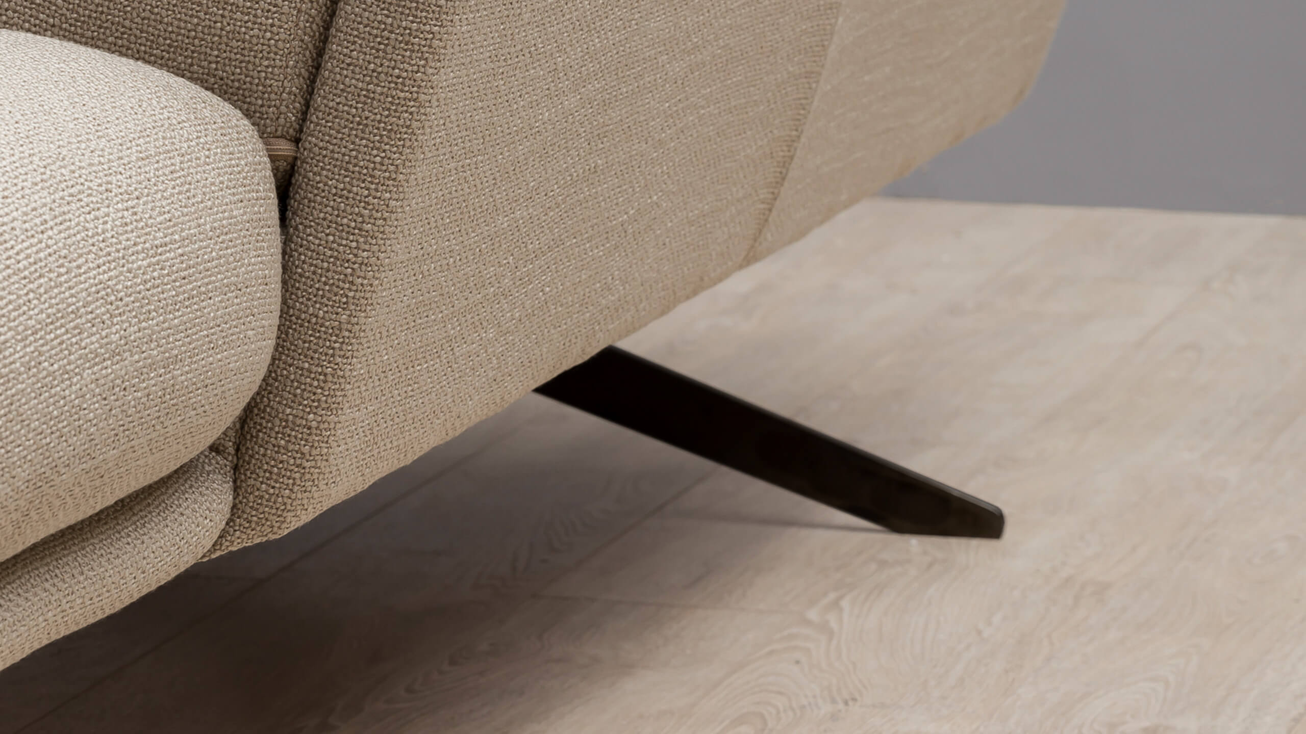 Cilia Ecksofa Detailaufnahme Fuß