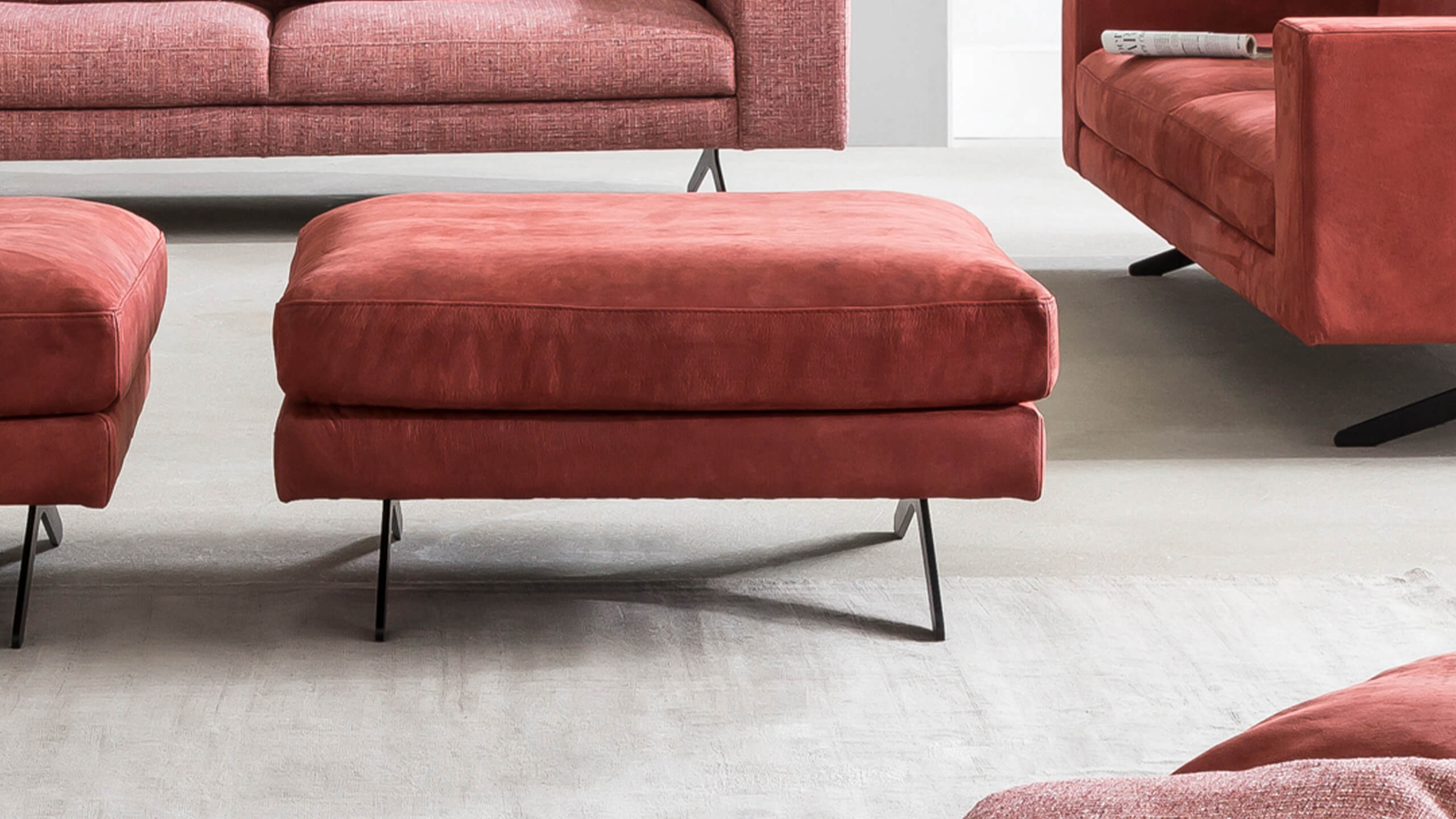 Hocker 75x75 cm Claire Hocker 75x75 Nubukleder rot