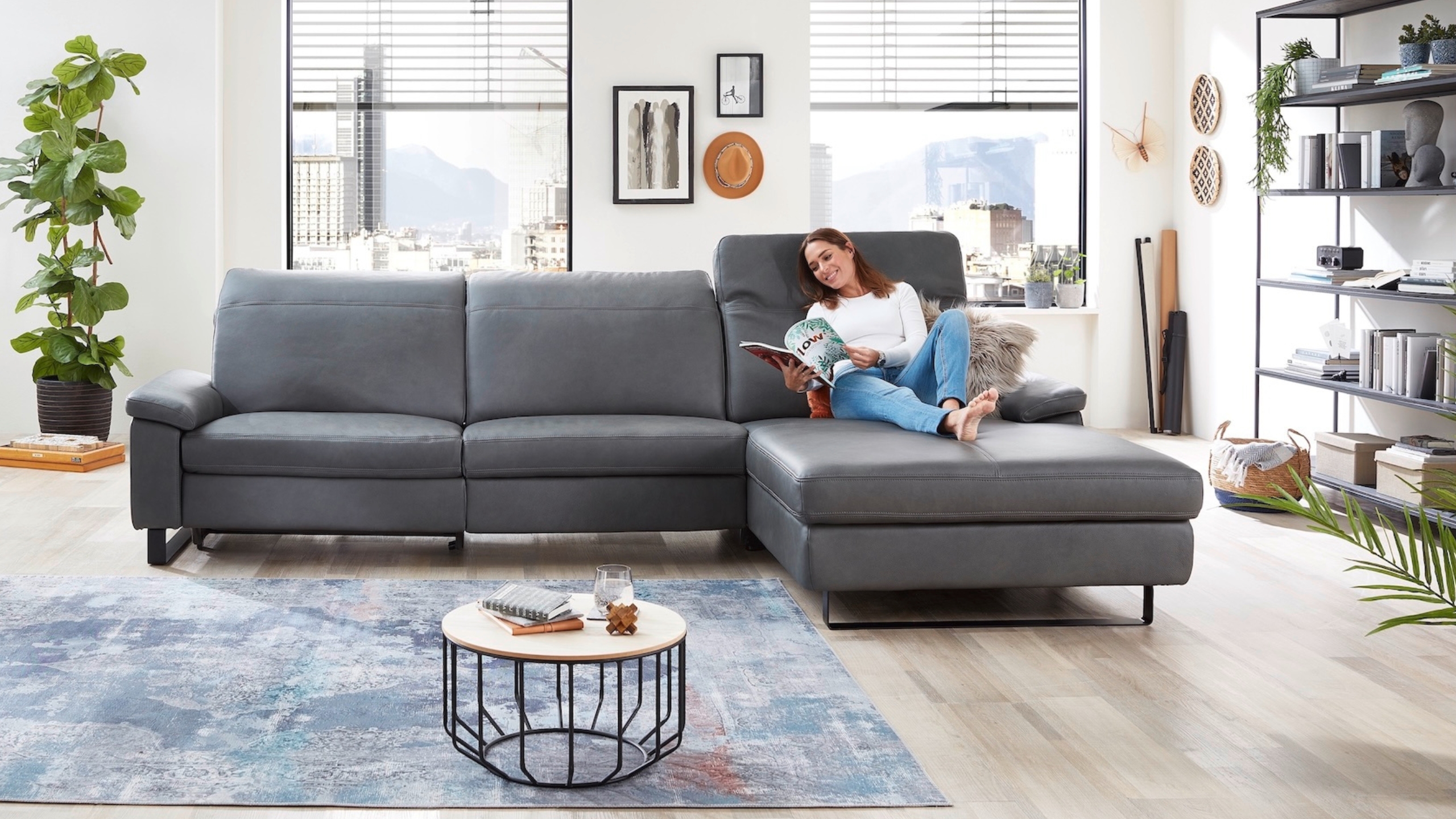 Arosa Ecksofa anthratit mit Longchair rechts Frontansicht